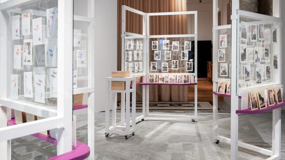 Stitched into memory. In remembrance of 67 people killed in Hartheim in 1940, exhibition view. Courtesy of House of Austrian History