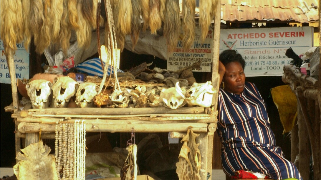 Puesto en el mercado de Akodessewa, Lomé, Togo
