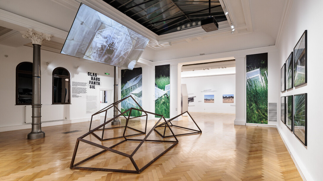 Friendsofart, Glasshouse fantasy, exhibition view. Courtesy of Francisco Carolinum Linz