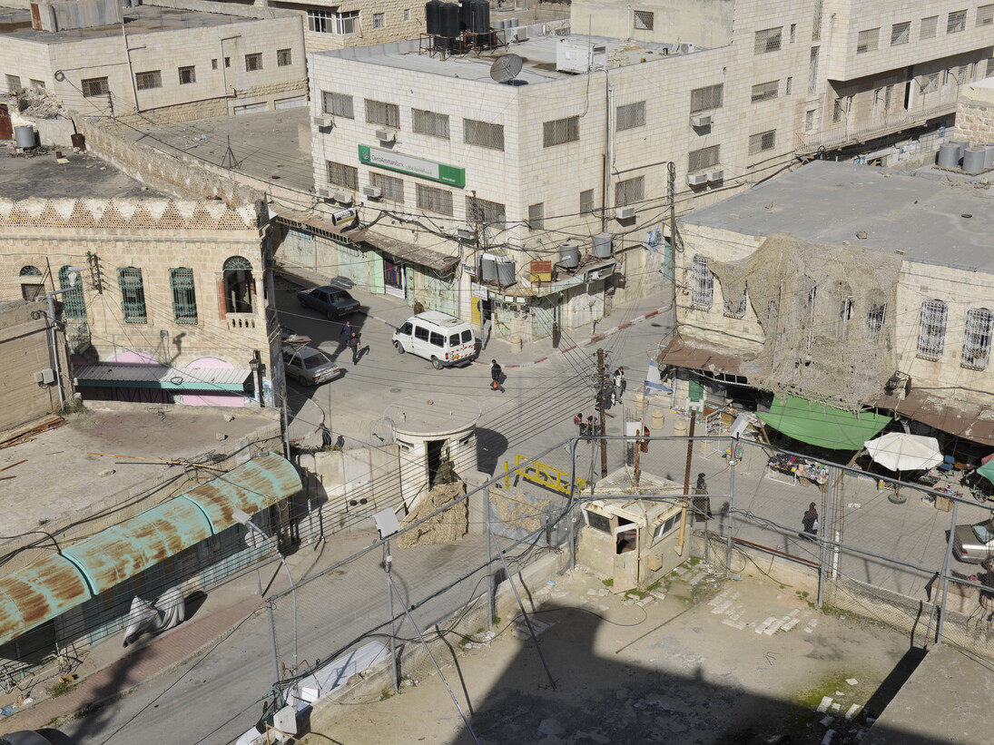 Stephen Shore, Hebron, West Bank, January 11, 2010, Chromogenic color print, 16 x 20 inches (40.6 x 50.8 cm), 20 x 24 inches (50.8 x 61 cm) paper size © Stephen Shore, courtesy 303 Gallery, New York