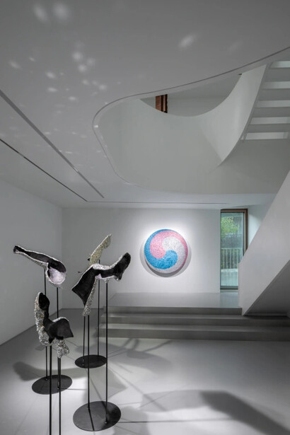 Young Joon Kwak and Eusung Lee, exhibition view. Courtesy of Esther Schipper