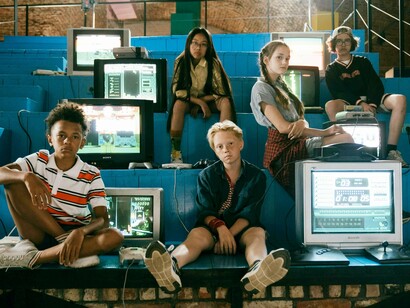 Sendo assim, esses mecanismos não se formam em ambientes de estimulação constante e fragmentada, mas sim em contextos que combinam inovação e rigor, oferecendo desafios manejáveis e tempo para absorção real do conteúdo