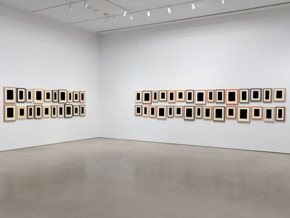 Allan McCollum, A moment in time: plaster surrogates, exhibition view. Courtesy of Petzel Gallery