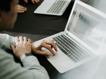 Aplicar UX a la vida implica practicar la empatía, entender nuestras propias necesidades y crear entornos que nos resulten cómodos, útiles y agradables