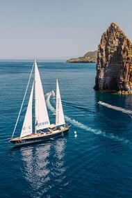 Guess continues to push the boundaries of fashion and lifestyle with the exclusive Guess for CLOVIS collaboration, launching the brand onto the open seas