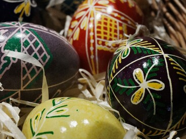 Con il passare dei secoli, il suo uso si è caricato di significati religiosi e spirituali, diventando segno di passaggio e trasformazione interiore