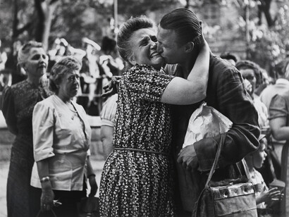Ernst Haas, from the series Homecoming prisoners (detail), Vienna 1945–1948. Mit freundlicher genehmigung des Museums der Moderne