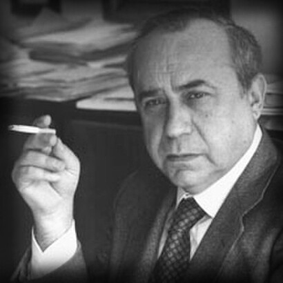 Nelle sue opere ha indagato il potere, la giustizia e la verità con sguardo critico e razionale