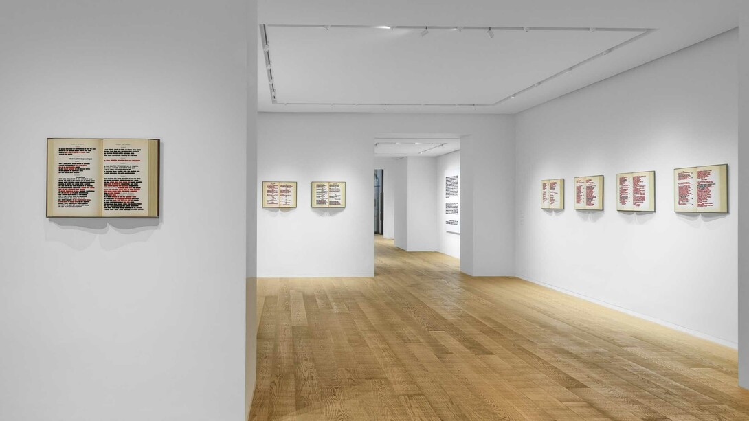 Emilio Isgrò, Rosso Shakespeare, exhibition view. Courtesy of Tornabuoni Art