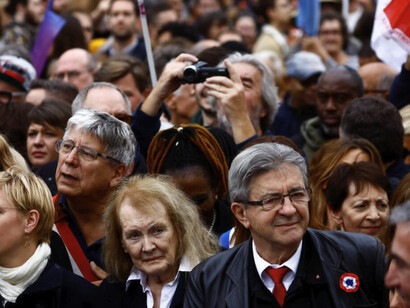Las cargas de los presupuestos generales, así como el pago de la deuda contraída por las arcas de la República, los soportarán las espaldas de quienes no tienen más voz que la que grita su indignación en las calles. Octubre 2025. El descontento vuelca a miles de manifestantes a las calles de Francia