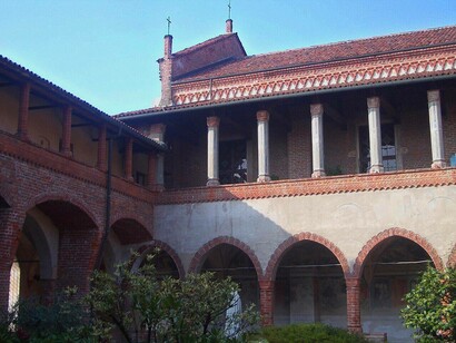 Il chiostro dell'Abbazia di San Nazzaro e Celso, San Nazzaro Sesia, Novara, Italia
