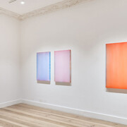 Sybille Pattscheck, Ein zusammenspiel von farbe, licht und raum, ausstellungsansicht. Mit freundlicher genehmigung der Galerie Albrecht