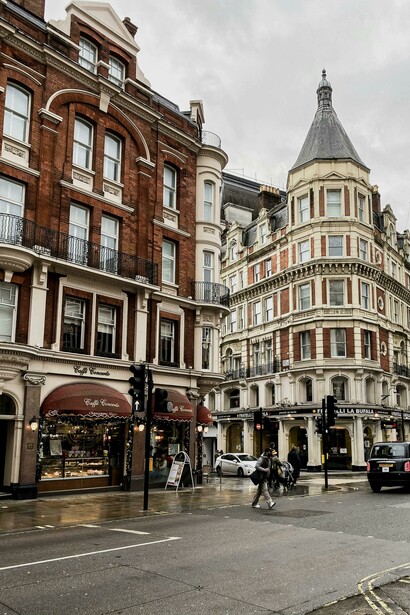 Fleet Street in London, United Kingdom, is renowned for its deep ties to journalism and literature, a historic street where centuries of stories, news, and cultural movements first took shape