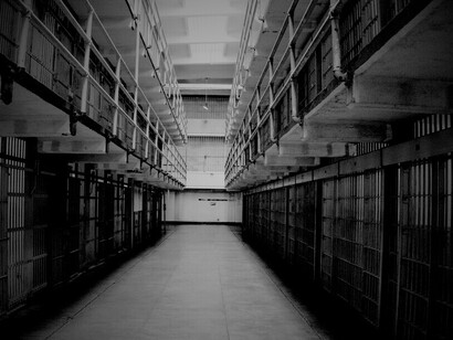 Les couloirs silencieux d’une justice contestée, entre lutte contre la corruption et enfermement des voix dissidentes