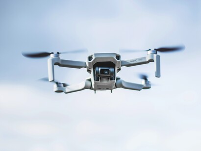 I droni russi hanno sorvolato diversi paesi europei, tra cui Polonia, Romania, Lettonia ed Estonia, suscitando allarme per la violazione dello spazio aereo nazionale