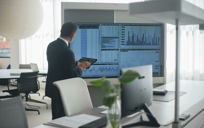 A crisis management leader monitors data to guide decision making in the sports industry 