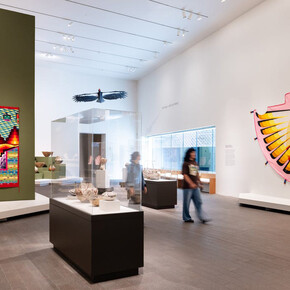 Various artists, Arts of indigenous America, exhibition view. Courtesy of De Young Museum