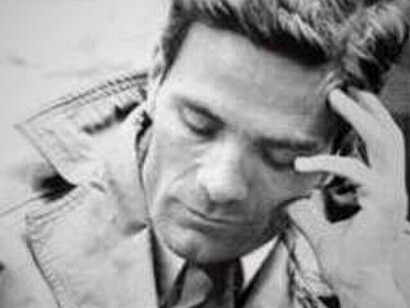 Photo de Pierpaolo Pasolini, prise pendant le tournage d'un film à Rome