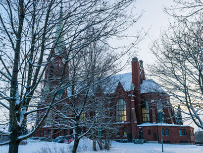 Hoy, después de haber realizado sus estudios en la academia de música de Mikkeli, posteriormente en el Conservatorio de Helsinki y finalmente en la Hochschule für Musik Nürnberg-Augsburg, en Alemania, Petri Kumela se ha convertido en uno de los guitarristas más destacados y aclamados de la escena musical. Catedral de la ciudad Mikkeli, al este de Finlandia