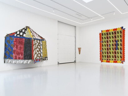 Claude Viallat, His Form is sixty years old, exhibition view. Courtesy of Ceysson and Bénétière