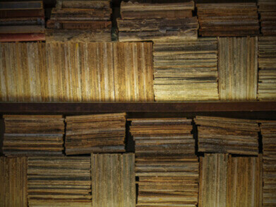 Dans cette bibliothèque, chaque ouvrage représente un défi complexe à comprendre, mais il ne faut pas oublier que derrière chaque difficulté se cache aussi la possibilité de simplifier et de trouver des réponses