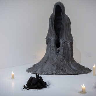Serena Creciente, Delirio óseo (Osseous delirium), exhibition view. Courtesy of Hilario Galguera Gallery