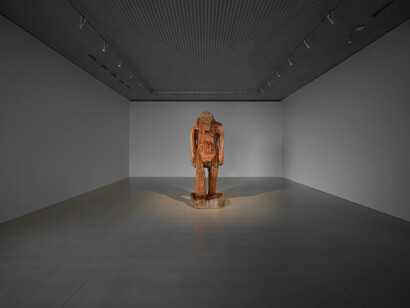 Thomas Houseago, Journey, exhibition view. Courtesy of Xavier Hufkens