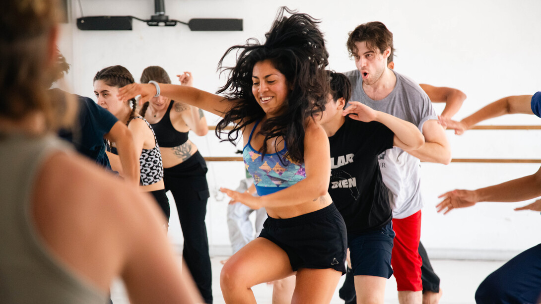 El Festival Internacional Kinissis se configura como una experiencia artística y comunitaria que articula formación, creación y encuentro desde una mirada crítica y situada de la danza contemporánea en Latinoamérica