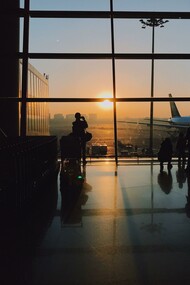 Esplorare per conoscere, inventare per sopravvivere e soprattutto godersi il viaggio anche durante l’attesa del prossimo volo