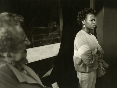 Dawoud Bey, Two women waiting for the bus, Syracuse, NY, 1985. Courtesy of Stephen Daiter Gallery