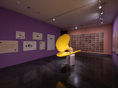 Querido espectador, ¿qué miras? Vista de exhibición. Cortesía del Museo Universidad de Navarra