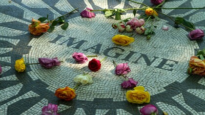 Eu não sei, e sinceramente não sei se ainda quero saber. Mas, no passado, às vezes eu me perguntava… Os humanos são filhos da guerra ou o contrário? Talvez nunca saibamos a resposta. Mas talvez o nunca não exista. Assim, mesmo que a paz seja algo que nunca será comum à nossa espécie, a única certeza que temos é: a guerra e a paz lutam no nosso íntimo