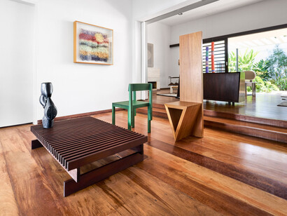 Various artists, Qualquer forma é uma forma, exhibition view. Courtesy of Simões de Assis Gallery