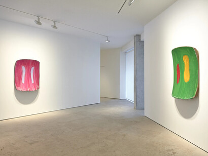 Ron Gorchov, Painter, sculptor, painter, exhibition view. Courtesy of Maruani Mercier