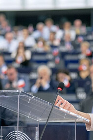 Ursula von der Leyen, presidente della Commissione europea, intervenendo al Parlamento europeo a Strasburgo, ha dichiarato: "Il nostro mondo è in un'epoca di conflitti e scontri. Di frammentazione e paura. Questo momento richiede concentrazione e responsabilità all'interno della nostra Unione. Solo insieme possiamo affrontare le gravi sfide che abbiamo di fronte. La più grande lezione di questi quattro anni è che siamo uniti, l'Europa è forte"