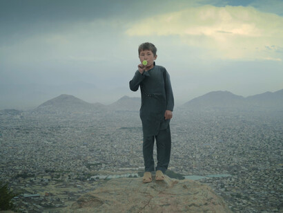 Aziz Hazara, Bow echo (video still). Courtesy of S.M.A.K.