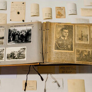 Alle antreten! Es wird geknipst! Courtesy of Museum für Volkskunde