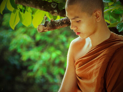 La discipline est un chemin d’apprentissage. Dans le silence et la nature, l’âme s’élève, guidée par la douceur d’une attention sincère