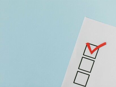 Os ocidentais, ao patrocinarem as nossas eleições, será que acreditam que isso é democracia, ou é o que de facto queremos ou merecemos? E se fossem eles no nosso lugar, sentiriam gosto por isso? 