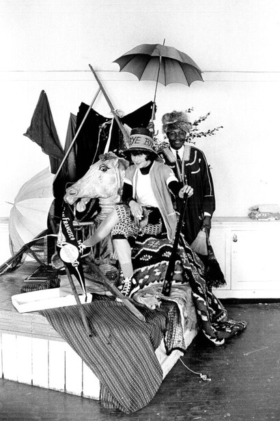 Jay DeFeo and Hayward King posing for the SFAI Newsletter, 1962. Courtesy of San Francisco Museum of Modern Art