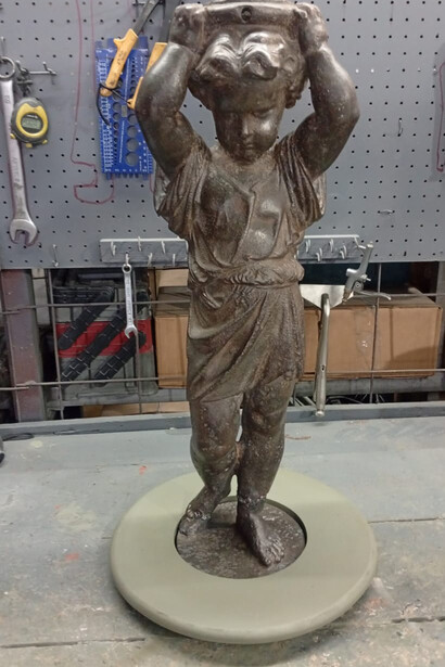 El Pastorcillo, puesto de nuevo en pie, durante la restauración. Año 2025. Foto: José Segura Garita. Cartago, Costa Rica
