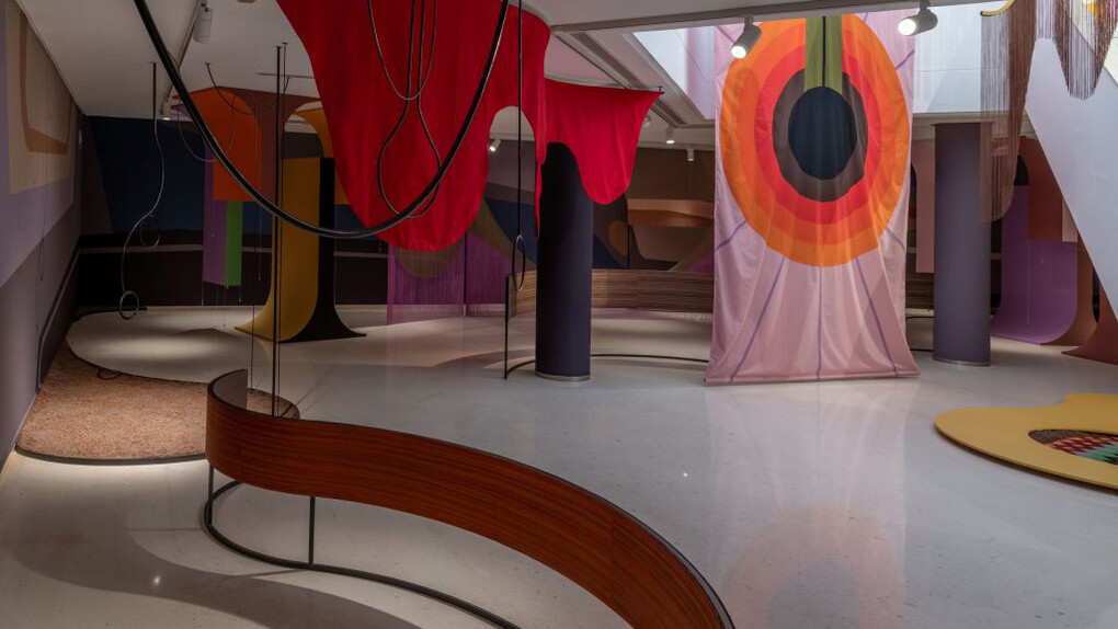 Andrea Canepa, Entre lo profundo y lo distante, vista de exhibición. Cortesía de IVAM