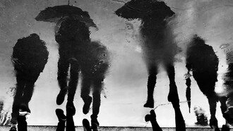 Gabriel era um adolescente inteligente e naturalmente curioso. No alto de seus 17 anos, gostava de explorar terrenos baldios, casas abandonadas, bosques escuros e locais ermos. Durante a noite, gostava de sair de bicicleta e pedalar pelo bairro vazio, aproveitando a brisa noturna e a paz que a falta de seres humanos proporciona. Seu pai proibia, mas esse era chegado numa bebida e também era viúvo, pois a esposa, mãe de Gabriel, era falecida