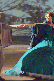 Capitu e Bentinho em cena da minissérie da Globo de 2008