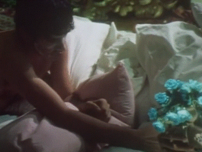 Scena di "Hermitage", corto del 1968: in una suite dell'hotel Hermitage, un uomo (Carmelo Bene) vaga tra la camera e il bagno