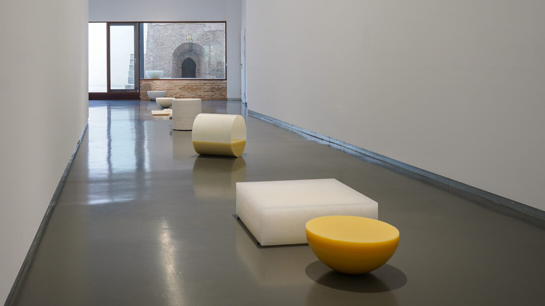 Mercedes Pimiento, Armazón y envoltura, vista de exhibición. Cortesía de la Galería Alarcón Criado