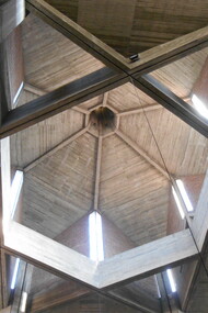 Chiesa di San Policarpo, interno, la struttura della copertura (foto Roberto Luciani)