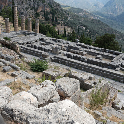Delphi (Griechenland), Ruinen des Apollon Tempels und Fundort der Gallio-Inschrift