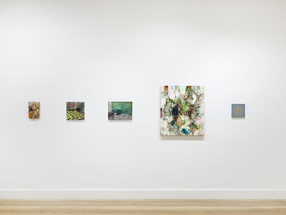 Verschiedene künstler, Sommergärten. Gartenbilder in malerei und fotografie heute, ausstellungsansicht. Mit freundlicher genehmigung der Galerie Albrecht