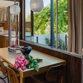 Alina Grasmann, Der planet auf dem tisch (from the series „House of the spirits“), 2025. Courtesy of Fridman Gallery